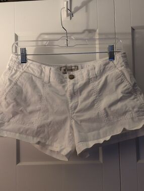 Old Navy White Low-Rise Women's Shorts